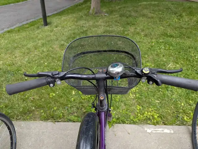 Bicycle for sale, small size in Cruiser, Commuter & Hybrid in City of Montréal - Image 3