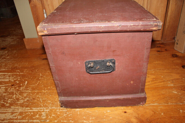 Old Antique Small Blanket Box In Red Paint in Arts & Collectibles in London - Image 4
