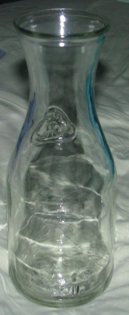 VINTAGE CANADIAN EMBOSSED BOTTLE in Arts & Collectibles in City of Toronto - Image 2