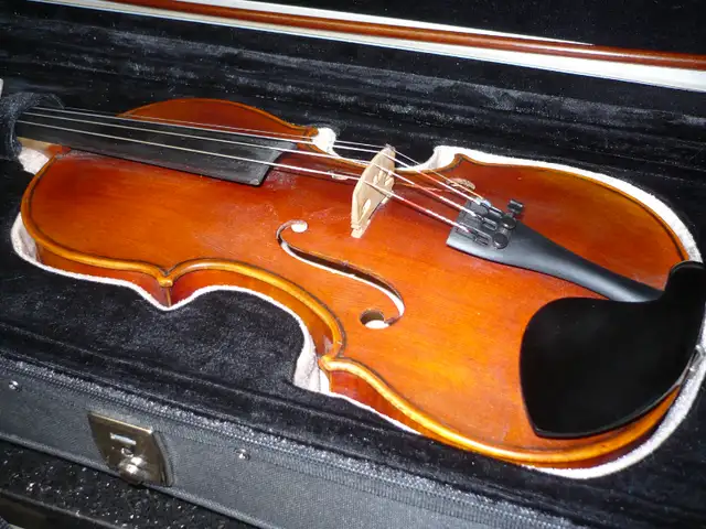red violin 4/4 beauty+ powerful in String in Mississauga / Peel Region - Image 3