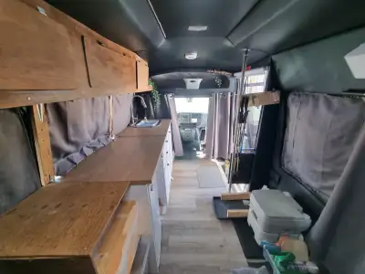 232,590 km • Auto • 6L V8 4‑seat campervan • 21 ft • 2.8m Calgary Alberta Registered Selling our muc...