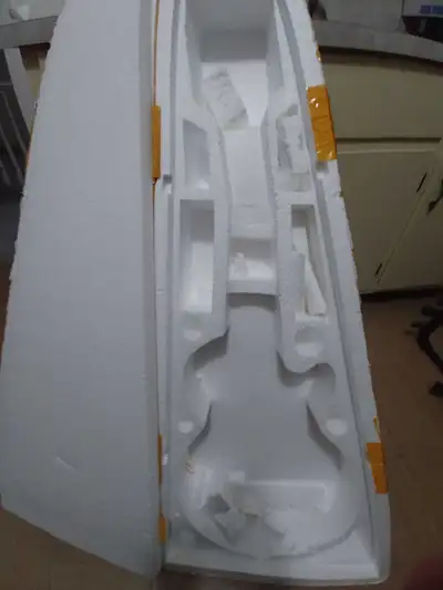 Styrofoam shipping container for Les Paul Style /shape guitars, free. Text 226 791 0920 for quick re...
