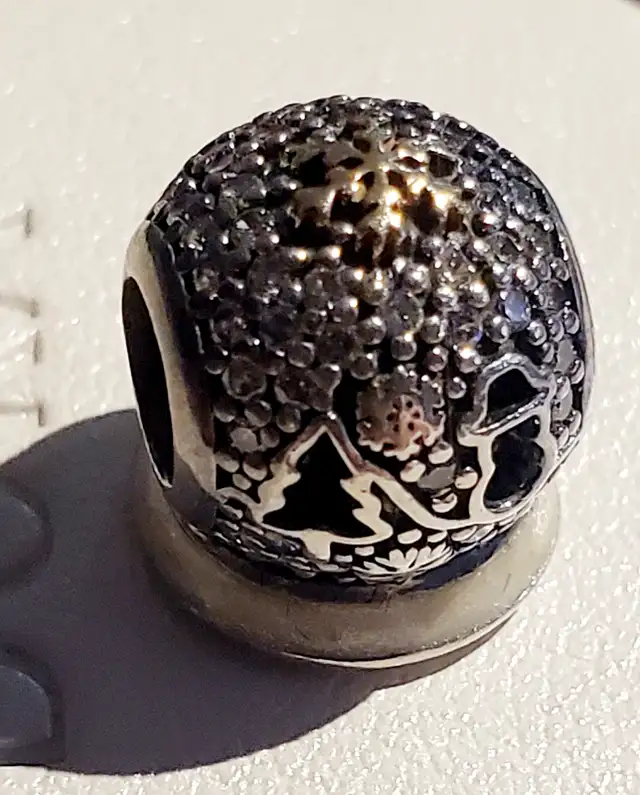 Pandora Limited Edition 2015 in Jewellery & Watches in Calgary - Image 2