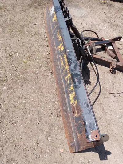 hydraulic plow for truck ,comes with hydraulic motor ,wiring and mounting bracket,it still on the tr...