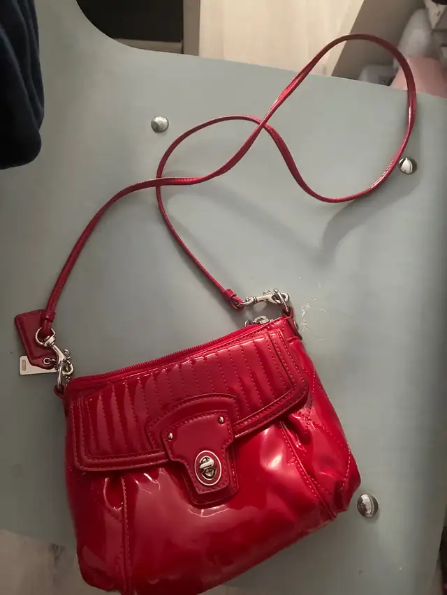 Vintage Coach crossbody bag in Women's - Bags & Wallets in City of Toronto - Image 3