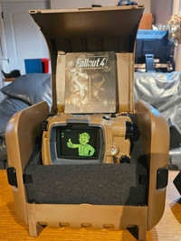 Fallout 4 Collector's Edition PS4 Pip Boy