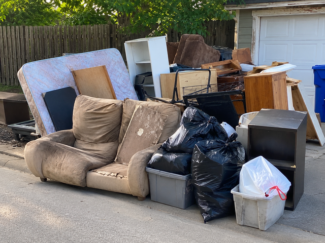 Affordable Small Junk Removal & Small Moving Services in Moving & Storage in Saskatoon - Image 3