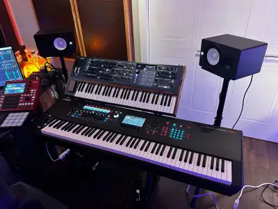 YAMAHA MONTAGE M8x 88-Key AN-X / AWM2 / FM-X Engine Synthesizer, View more