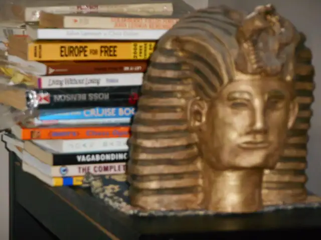 Table/chair/EgyptStatuBike$75mustTakeAll4 samsung9-14/iphone9-13 in Cell Phones in Ottawa - Image 13