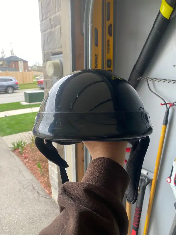 Motorcycle helmet in Motorcycle Parts & Accessories in Hamilton - Image 3