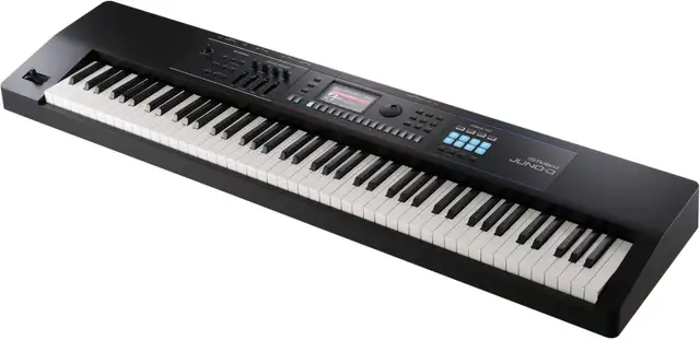 Roland Juno D8 88 key Digital synth piano in Pianos & Keyboards in City of Montréal - Image 3