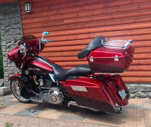 2012 Harley Davidson Cvo street glide in Touring in Winnipeg - Image 3