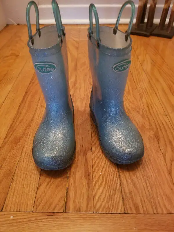 Rain boots- size 11 Child in Kids & Youth in City of Toronto - Image 2