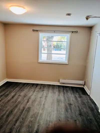 4-209 Dumoulin - Updated studio apartment in St. Boniface!