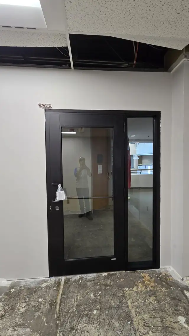 Experience Glazier, or with knowledge & Assistant Glazier in Construction & Trades in Kitchener / Waterloo - Image 11