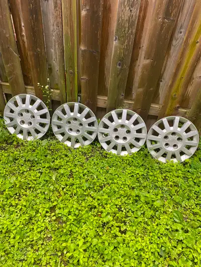 4 Enjoliveurs de roues Kia 15"pouces .