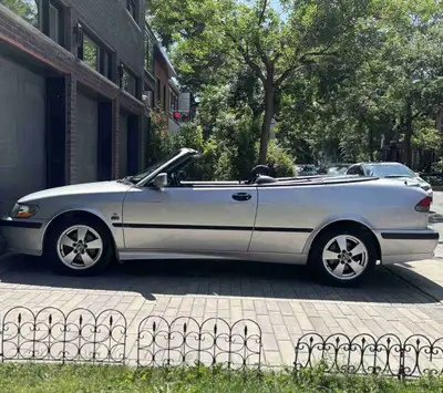 Je vends ma Saab 9-3 décapotable de 2003, une voiture fiable et agréable à conduire, avec 112 553 km...
