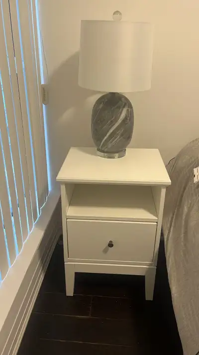 Selling a few modern home décor and furniture pieces in used-like-new condition. Everything is clean...