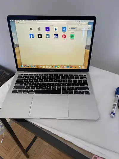 Excellent Macbook air 13,3 retina model 2019 inteli5 8gb ram 128gb ssd storage 13,3 inch display scr...