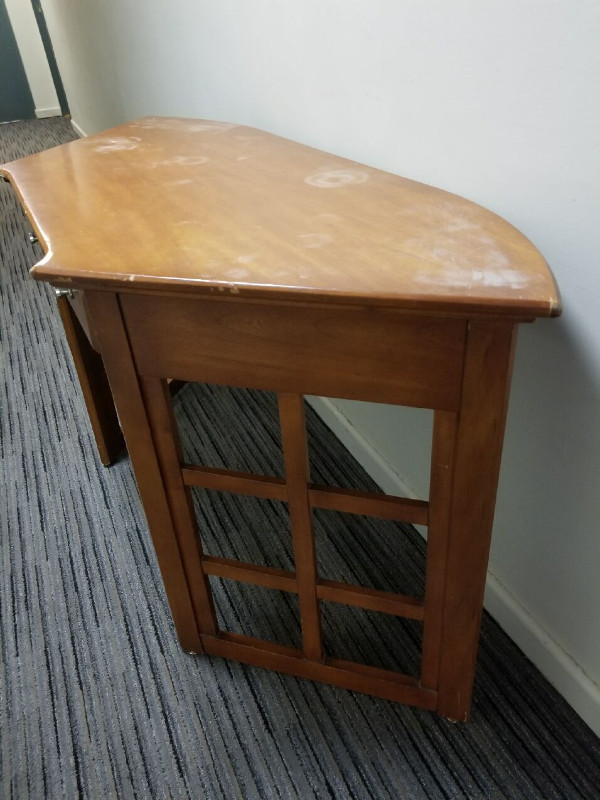 Desk for someone in need in Desks in City of Toronto - Image 4