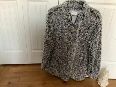 manteau doublé imitation fourrure XL neuf 30$, View more