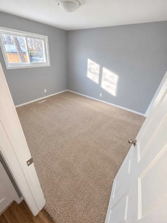 private room for rent in Room Rentals & Roommates in Winnipeg - Image 3