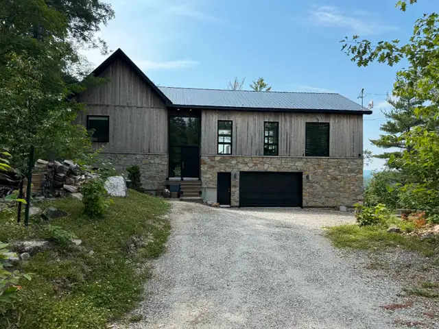 Wakefield house with an amazing view63236138529921121