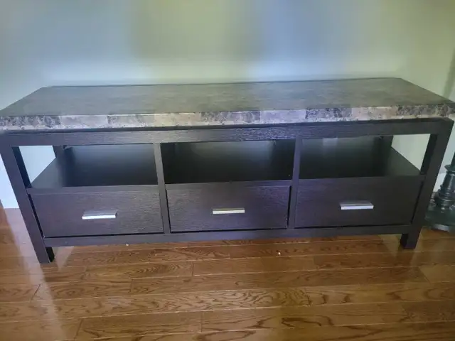 Console TV buffet table in TV Tables & Entertainment Units in Winnipeg - Image 3