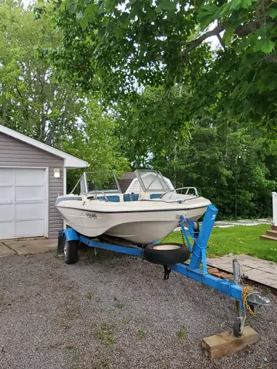 BEAUTIFUL glastron boat, in mint condition, fresh water very low hrs from saschewan. 115 merc new wa...