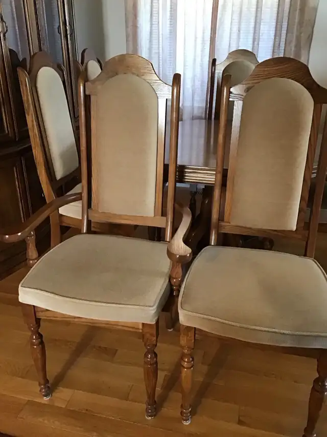  Dining room table, Buffet, Hutch and six chairs   in Dining Tables & Sets in Kingston - Image 3