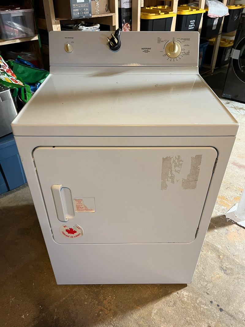 Dryer Older Hotpoint works (PU Selkirk, Mb) Washers & Dryers