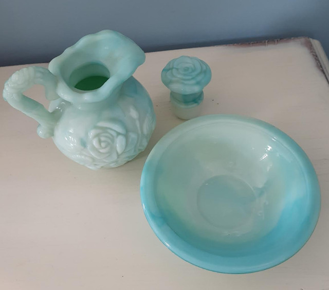 Vintage Avon Victoriana Jadeite Slag Glass Pitcher Stopper Bowl in Arts & Collectibles in Markham / York Region - Image 3
