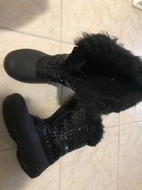 Winter boots size 3