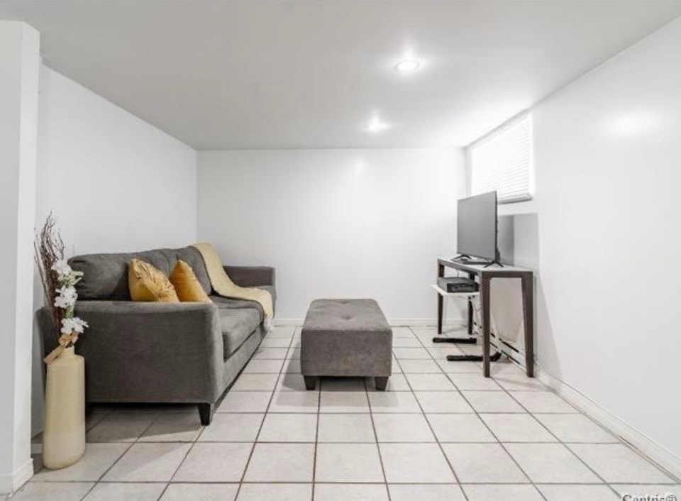 Magnifique 3½ tout inclus • Stationnement — photo 2