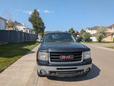 2012 GMC Sierra 4x4 remote start terrain tires great running condition 232000km no issues whatsoever...