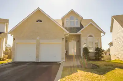 Gorgeous detached 2 story 4 bedroom/3 bathroom  house for lease