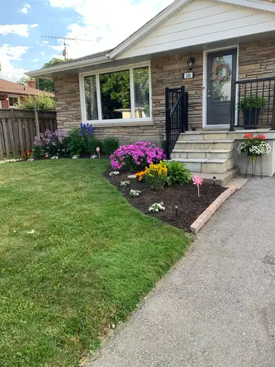 All brick bungalow, 3 bedroom 1 bathroom upper unit, quartz countertop, custom feature wall, stainle...
