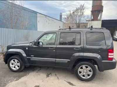 Jeep très bonne états, mécanique parfait, rien à faire. Négociable.