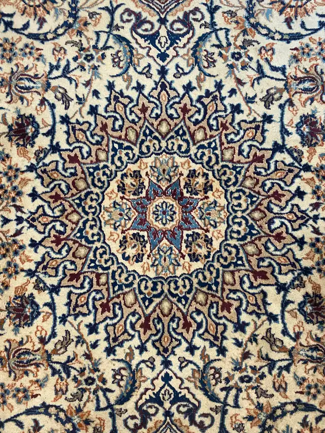Persian Naeen handmade rug ( Iran) in Rugs, Carpets & Runners in Markham / York Region - Image 4