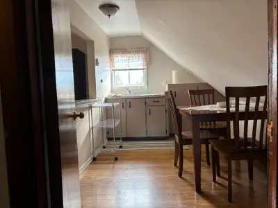 Furnished bachelor apartment in Newcastle available for rent and is ideal for a single, working indi...