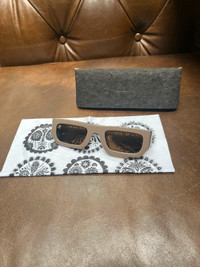 Brand New Akila LA light brown sunglasses ret 200$+tx