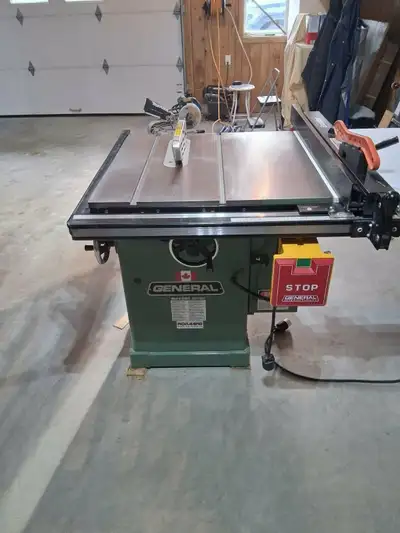 banc de scie 10 pouce, marque Généra international 350R-T50 lame au carbure neuve gaberie incl Chute...