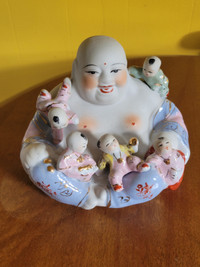 Beau Bouddha rieur avec enfants (décoratif)