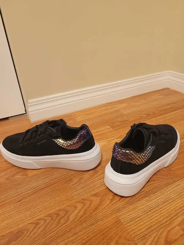 New Women's Skechers Cordova Mirrored brights athletic shoes in Women's - Shoes in Calgary - Image 7