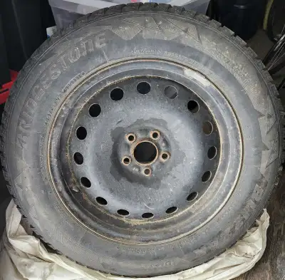 2015 Nissan Pathfinder 4 x 18" Bridgestone Blizzaks Winter Tires on Steel Rims 235/65/18 Used For 5...