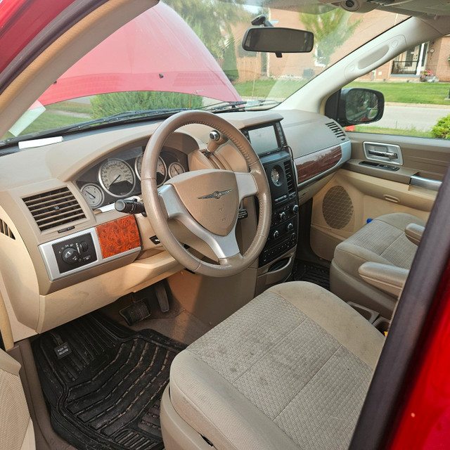 Town and country Van 2008 7 Seater DVD /Bluetooth/Reverse Cam in Cars & Trucks in Mississauga / Peel Region - Image 4