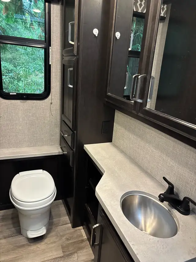 2022 Jayco Red Hawk 26M Class C - low kms in RVs & Motorhomes in Victoria - Image 7