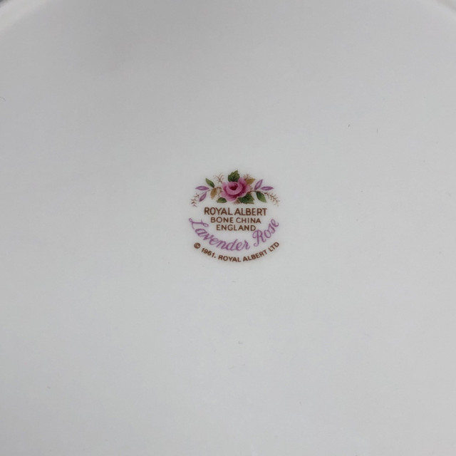 6 Vintage Royal Albert Lavender Rose Dinner Plates Ex in Arts & Collectibles in La Ronge - Image 2