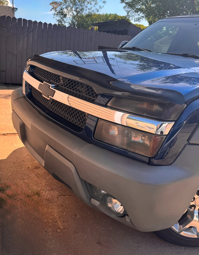 2002 Chevrolet Avalanche LTZ Z71 in Cars & Trucks in Edmonton - Image 2