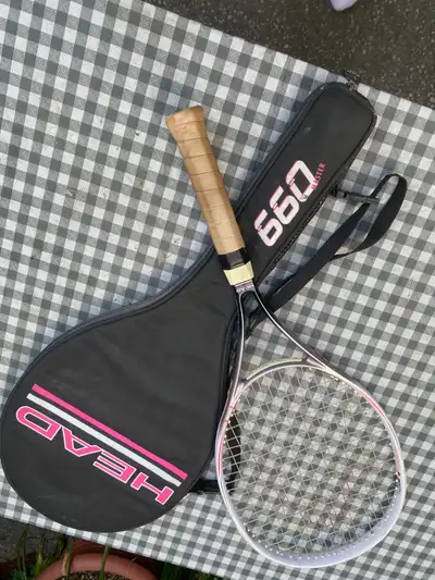 Head 660 Elecktra Master Tennis Racket and Bag great deal for just $30. Racket is is decent conditio...